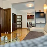 Classy & Spacious Аpartment Next To National Palace Of Culture For 4 Guests