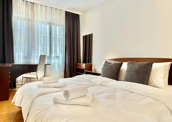 Classy & Spacious Аpartment Next To National Palace Of Culture For 4 Guests