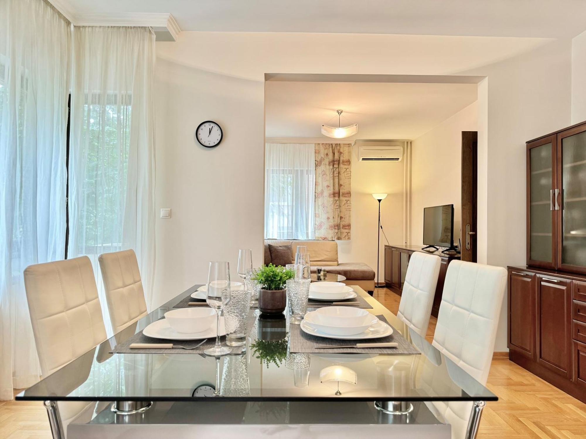 Classy & Spacious аpartment Next To National Palace Of Culture For 4 Guests *