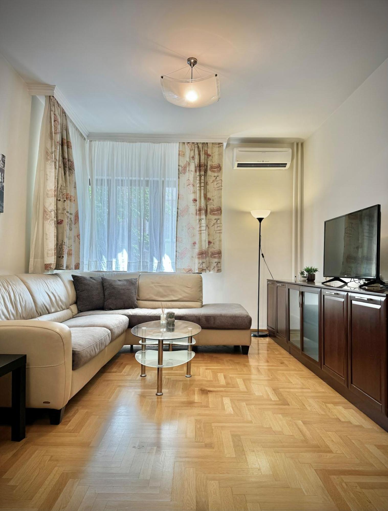 Classy & Spacious аpartment Next To National Palace Of Culture For 4 Guests *
