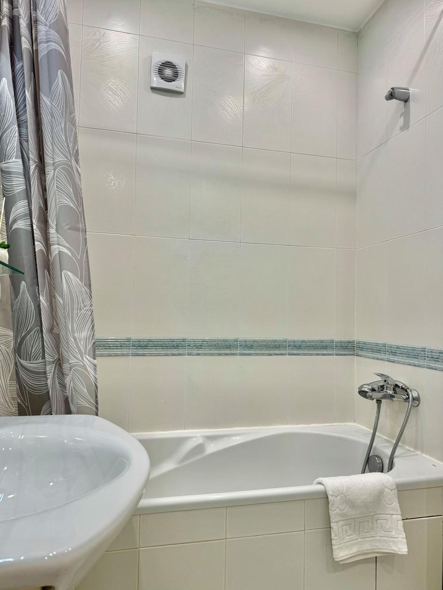 Classy & Spacious аpartment Next To National Palace Of Culture For 4 Guests Apartemen *