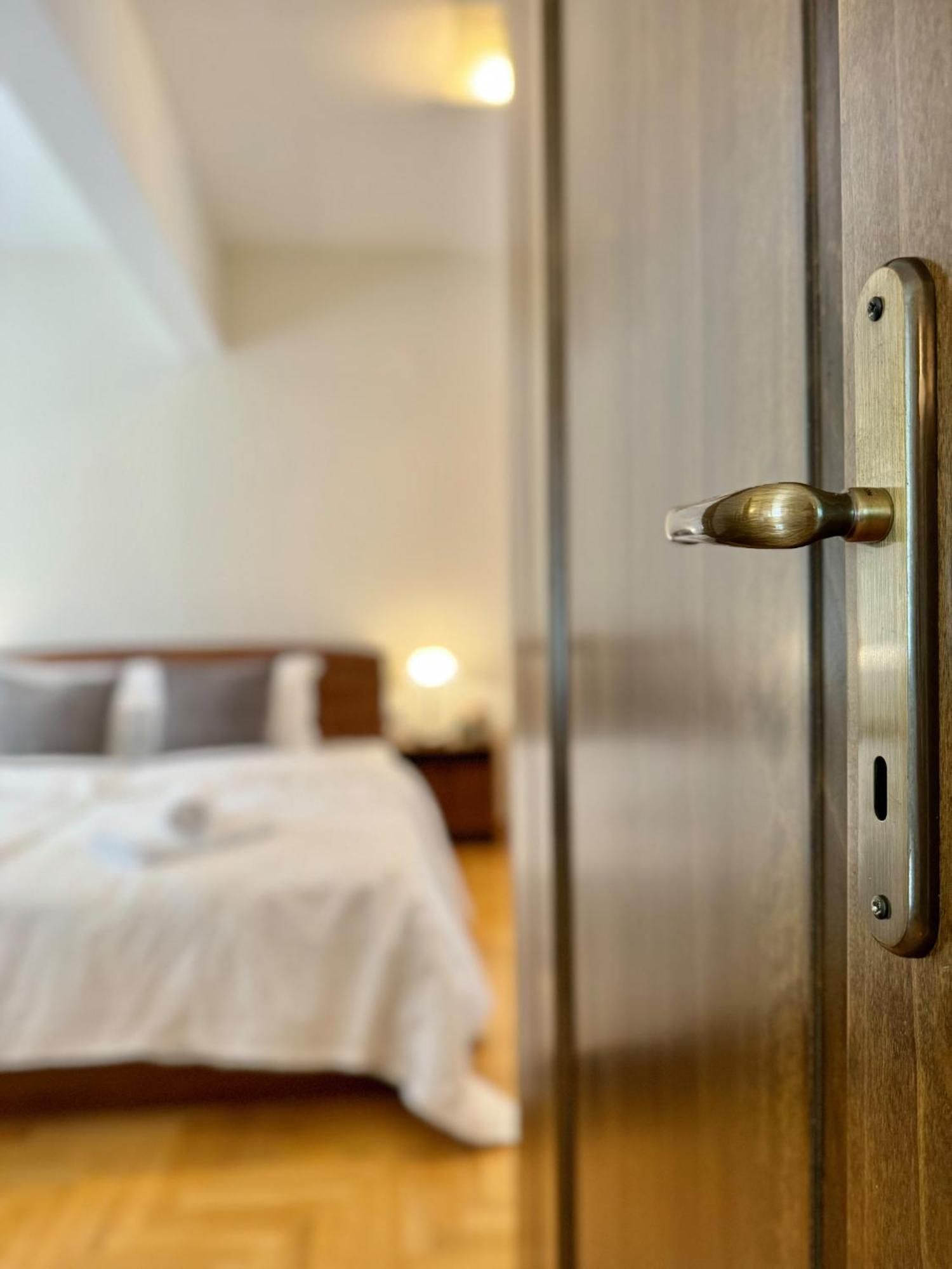 Classy & Spacious аpartment Next To National Palace Of Culture For 4 Guests Apartemen Sofia