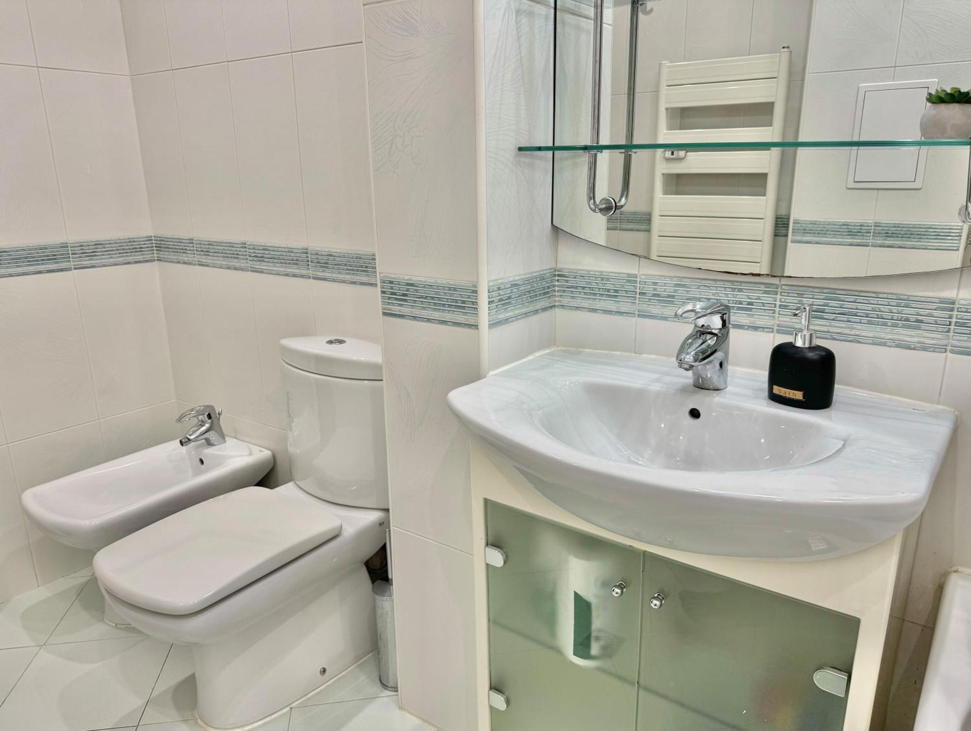 Classy & Spacious аpartment Next To National Palace Of Culture For 4 Guests Apartemen