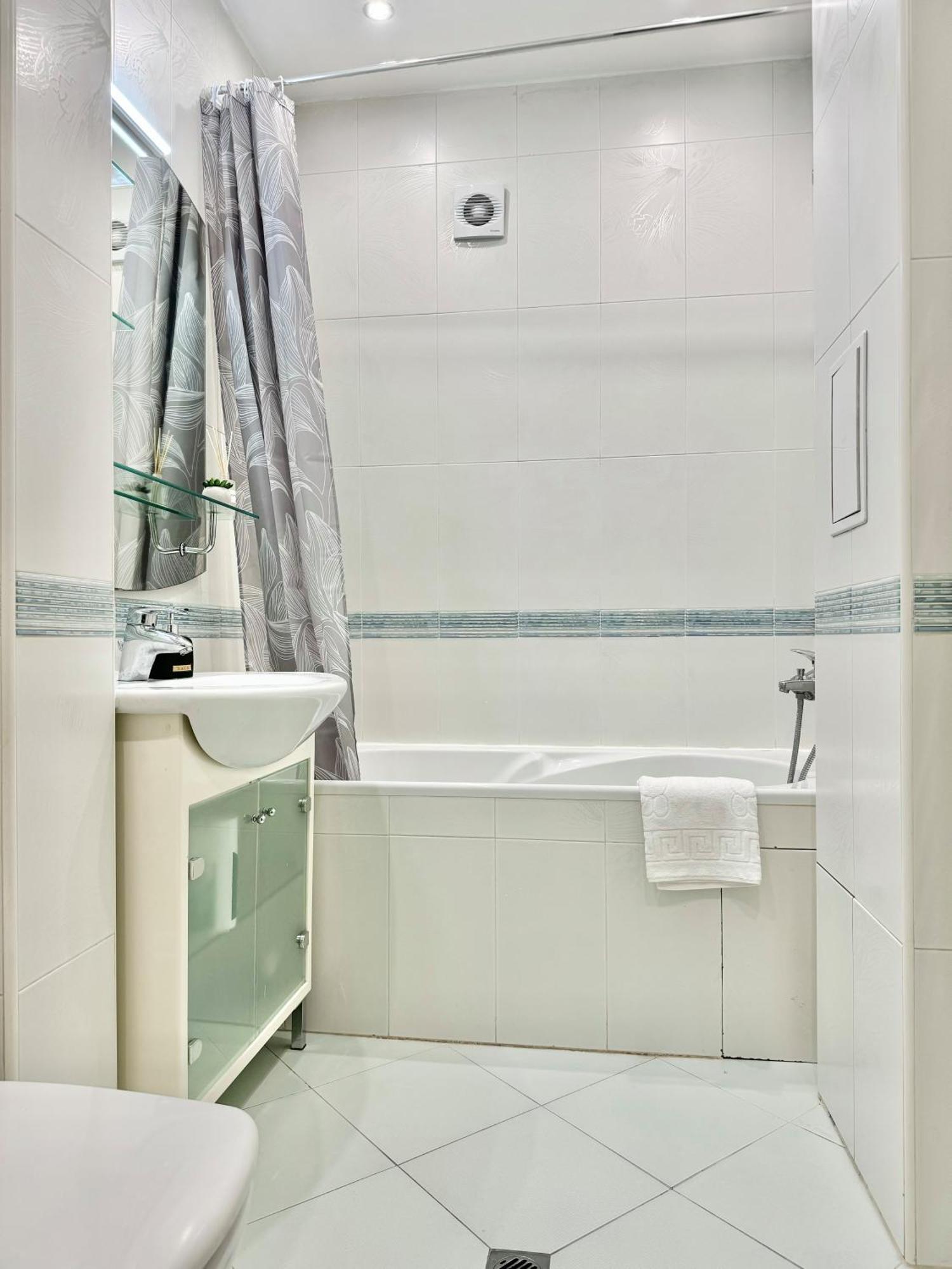 Classy & Spacious аpartment Next To National Palace Of Culture For 4 Guests Apartemen Sofia