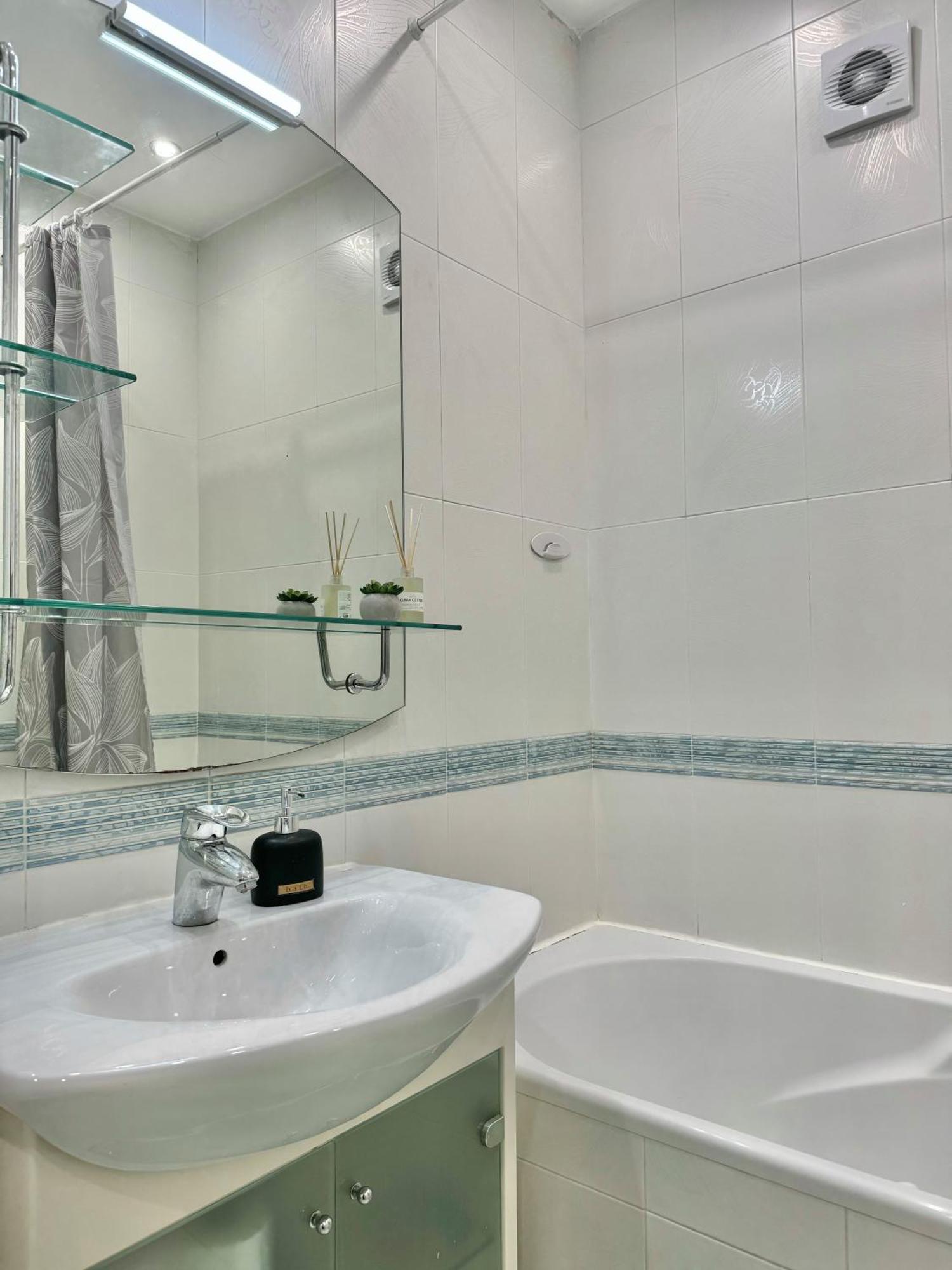 Apartemen Classy & Spacious аpartment Next To National Palace Of Culture For 4 Guests Sofia