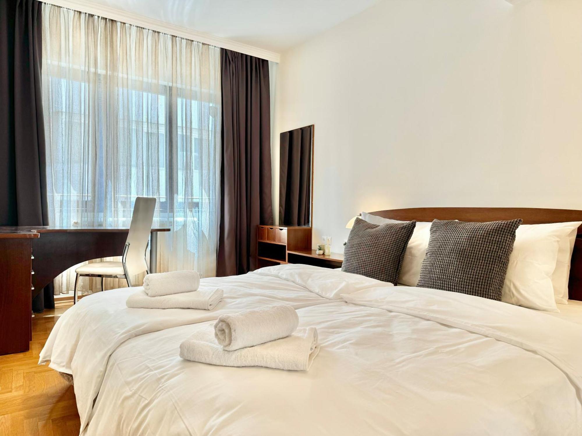 Classy & Spacious аpartment Next To National Palace Of Culture For 4 Guests Apartemen Sofia